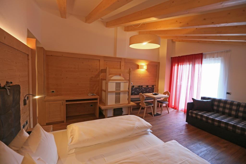 Hotel Astoria Каназей Екстериор снимка